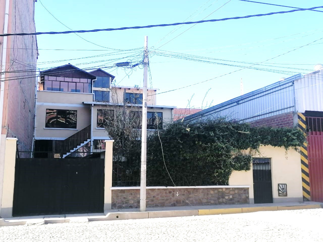 Casa en VentaOPORTUNIDAD CASA EN VENTA BAJO LLOJETA, EN PLENA PLAZA (CV254) Foto 1