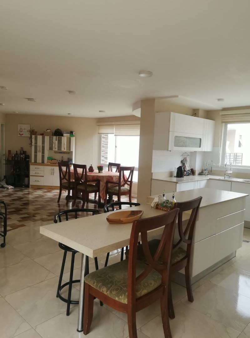 Casa en Mallasa en La Paz 4 dormitorios 5 baños 3 parqueos Foto 3