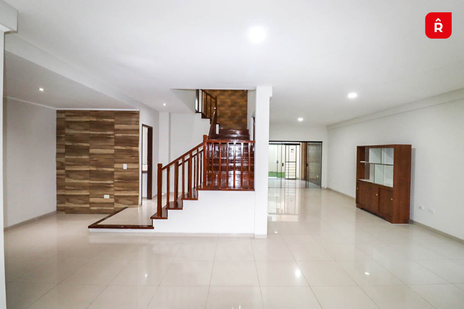 Casa en Entre 7mo y 8vo anillo Norte en Santa Cruz de la Sierra 4 dormitorios 6 baños 2 parqueos Foto 2