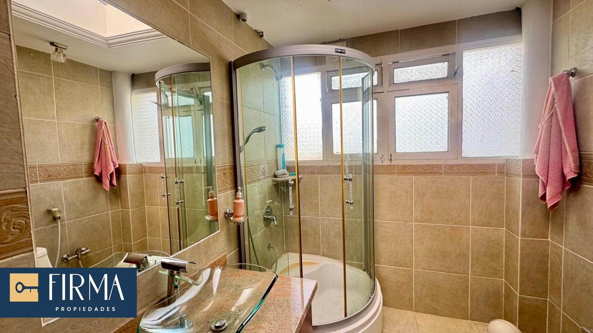 Casa en VentaCASA EN VENTA, ACHUMANI BAJO CALLE 17 4 dormitorios 4 baños 2 parqueos Foto 4