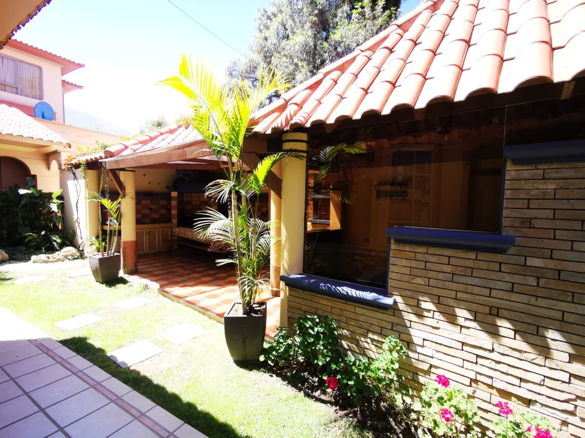 Casa en Aranjuez en Cochabamba 4 dormitorios 7 baños 3 parqueos Foto 8