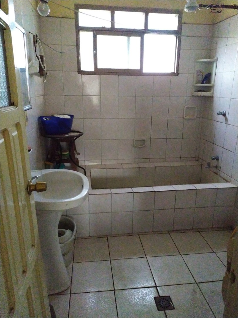 Casa en Entre 3er y 4to anillo Este en Santa Cruz de la Sierra 6 dormitorios 4 baños 2 parqueos Foto 12