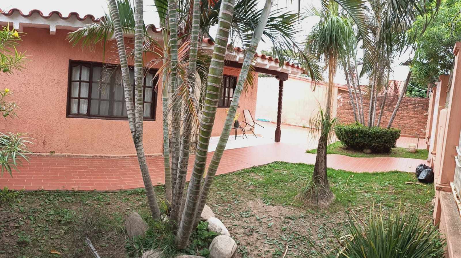 Casa en VentaURB TOBOROCHI ZONA SUR CALLLE EL NOGAL ; Líneas De Micro 1, 115, 116, 77, 78, 120
zona Sur
colinda Con Barrio El Caminero / Blooming / Las Amaericas / El Paraiso 3 dormitorios 1 baños 2 parqueos Foto 2