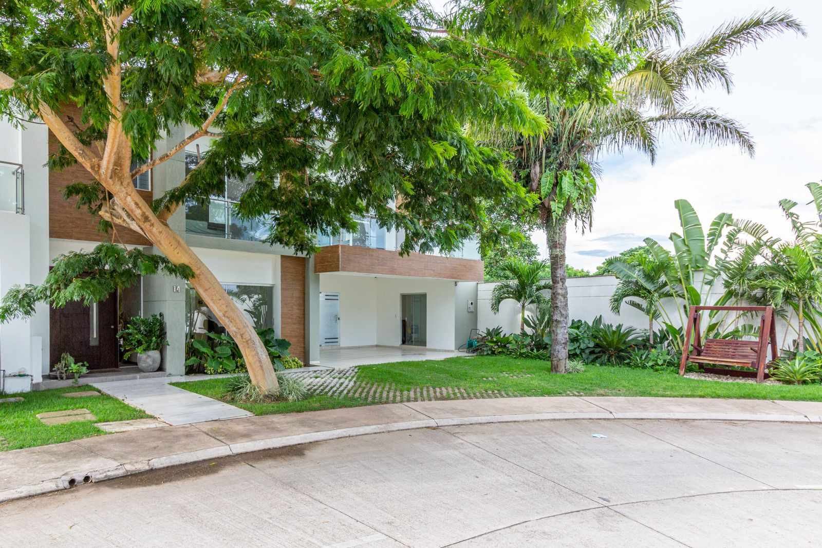 Casa en AlquilerZona Norte, 8vo. Anillo, Cond. Jardines del Norte IV 3 dormitorios 3 baños 4 parqueos Foto 4