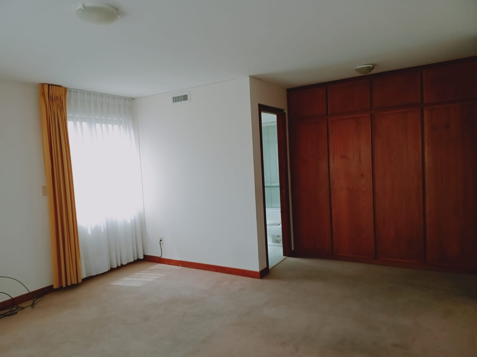 Departamento en AnticréticoANTICRETICO REGISTRABL, ELEGANTE DEPARTAMENTO EN ACHUMANI SECTOR ASILO 3 dormitorios 4 baños 2 parqueos Foto 14