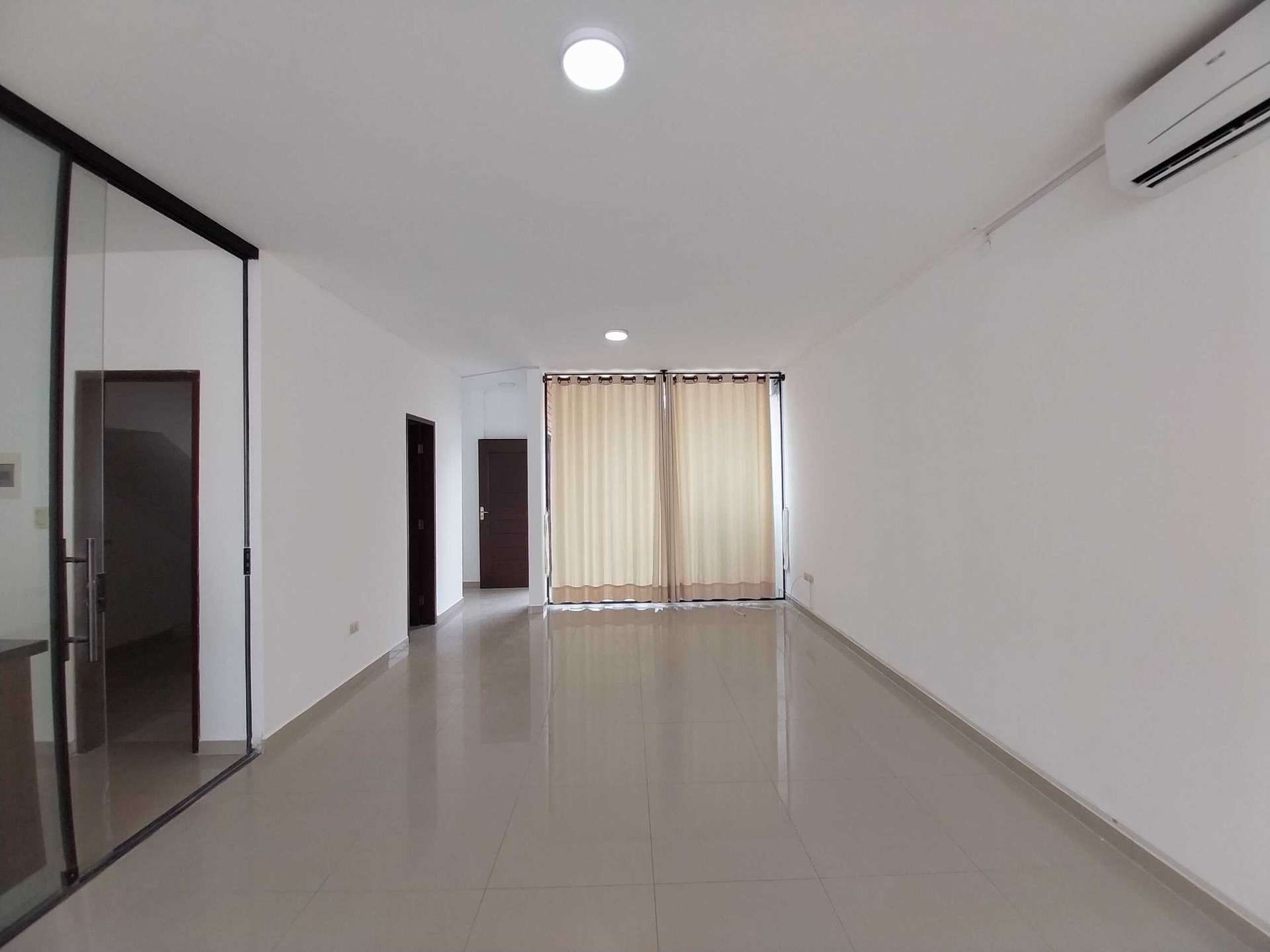 Casa 🏡 ALQUILO HERMOSA CASA DE 2 PLANTAS – 3 SUITES Foto 2