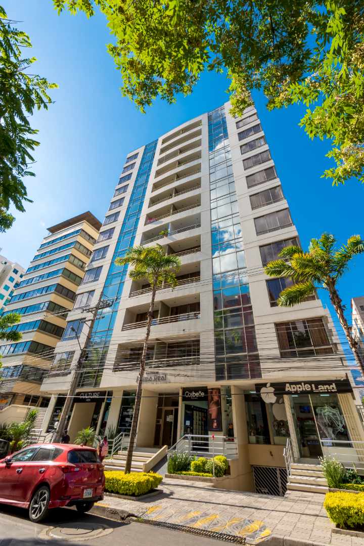 Departamento en VentaEdificio Palma Real sobre Av. América y Av. Santa Cruz - Zona Norte 2 dormitorios 2 baños 1 parqueos Foto 2